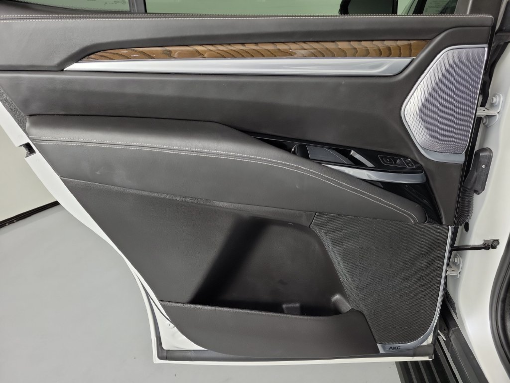 Certified 2025 Cadillac Escalade Sport Platinum AWD/4WD image 15