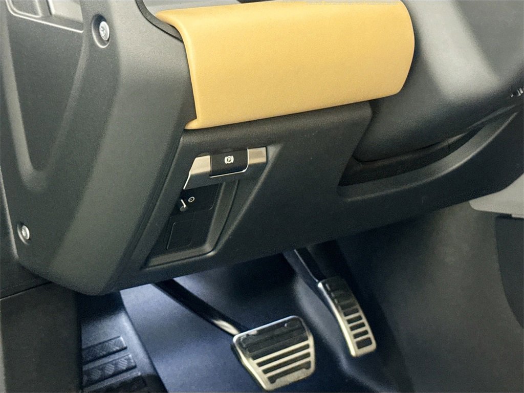 New 2026 Land Rover Defender 130 V8 image 10