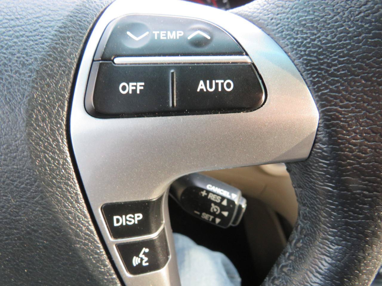 Used 2012 Toyota Highlander Limited w/ Tow Pkg FWD image 12