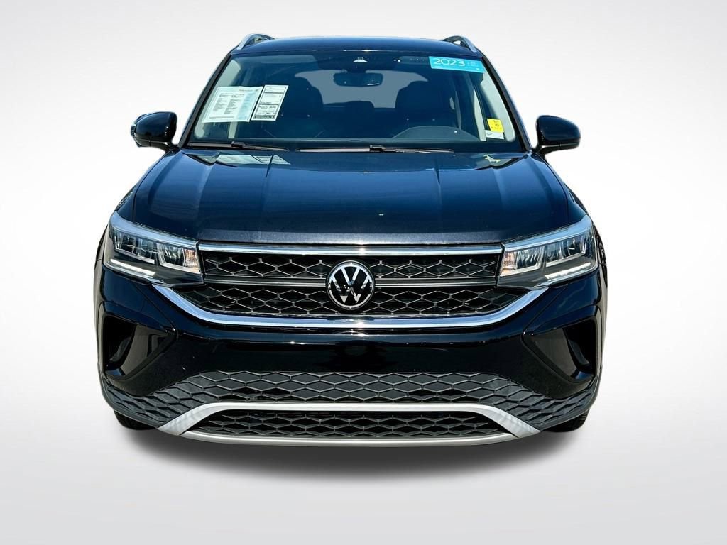 Used 2023 Volkswagen Taos SE w/ Black Wheel Package image 8