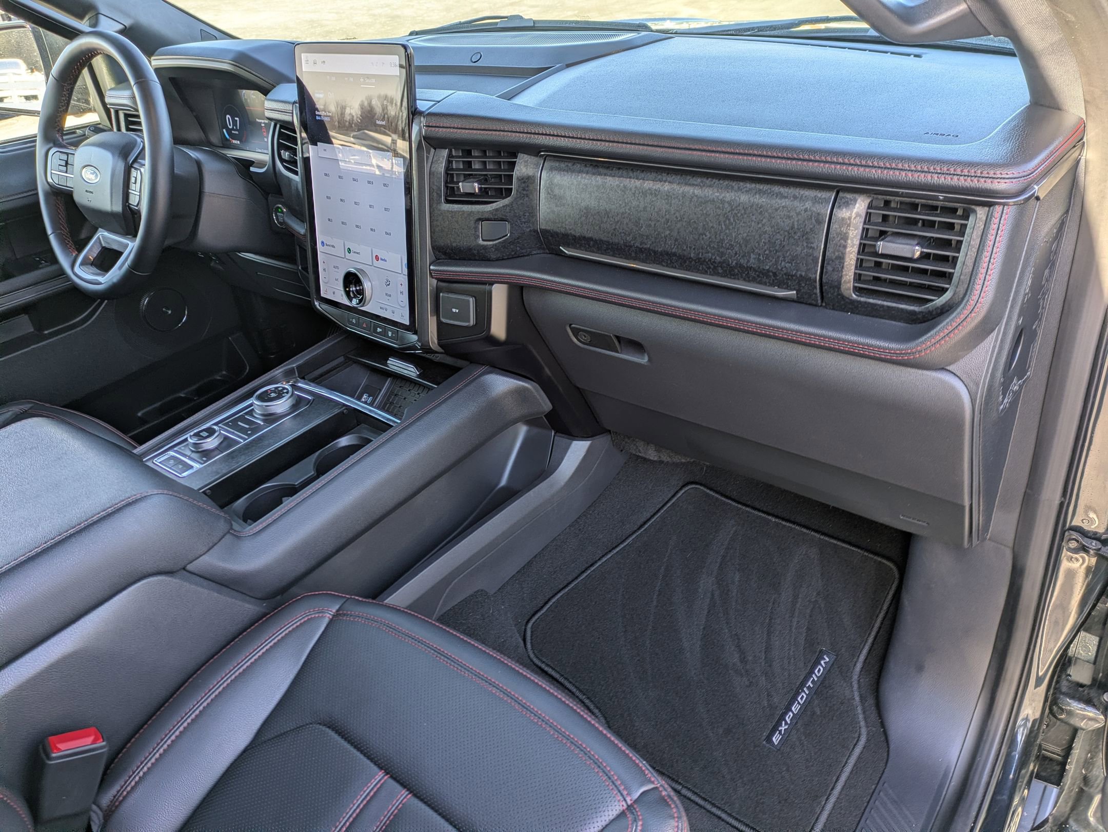 Used 2024 Ford Expedition Limited image 29