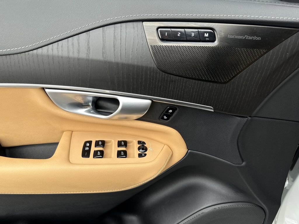 Used 2024 Volvo XC90 B6 Ultimate w/ Protection Package image 15