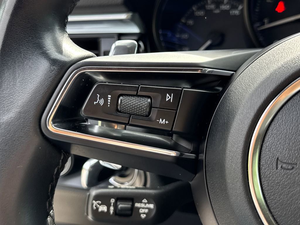 Used 2023 Porsche Macan Turbo image 28