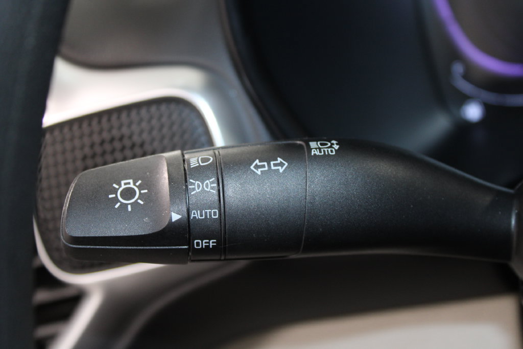 Used 2025 Kia Soul LX w/ LX Technology Package FWD image 33