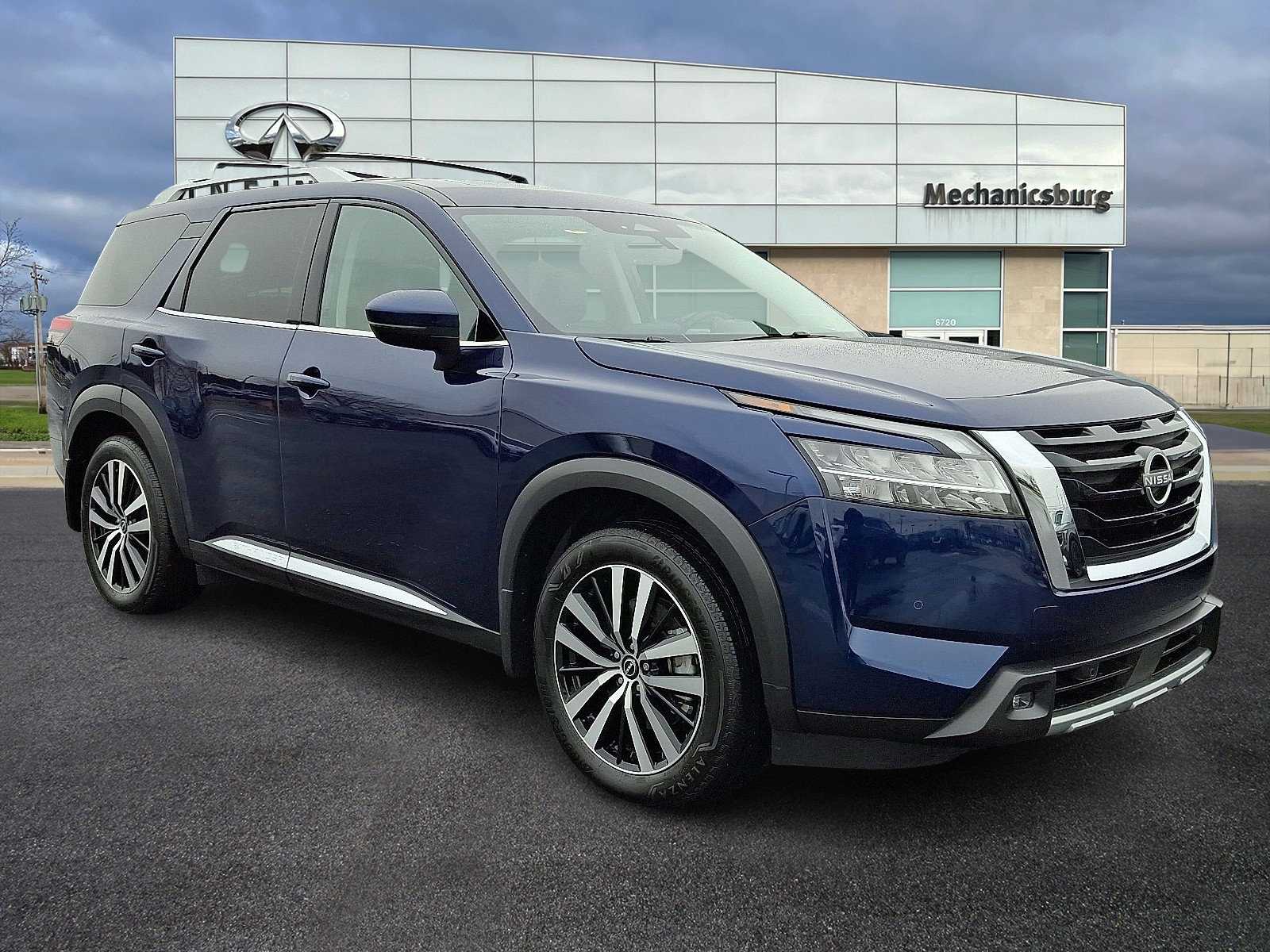 Used 2024 Nissan Pathfinder Platinum