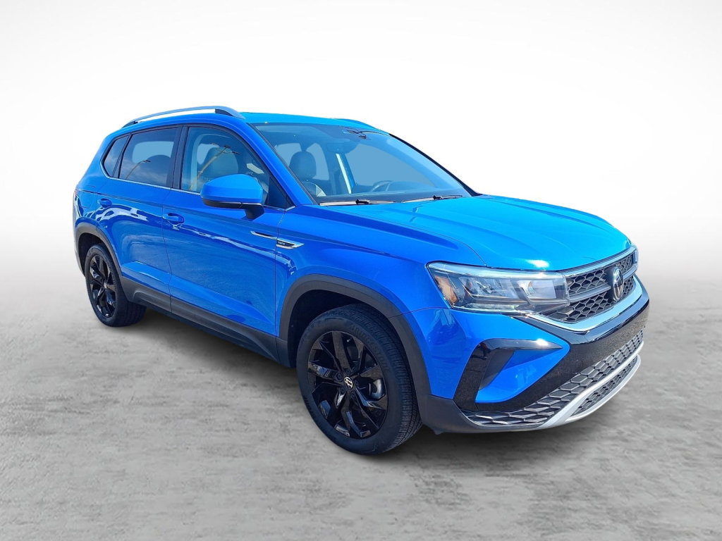 Used 2023 Volkswagen Taos SE w/ Panoramic Sunroof Package image 7