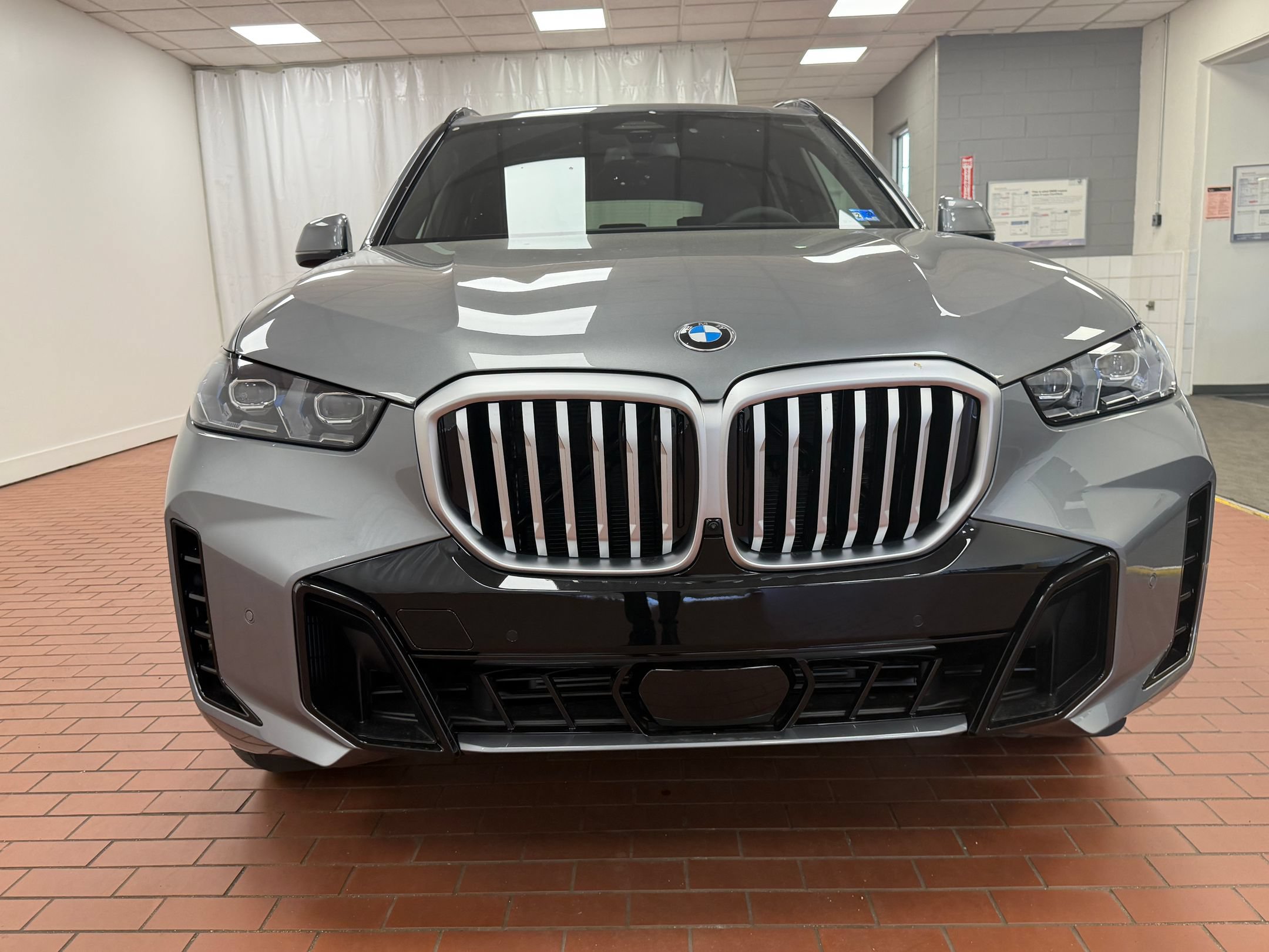 Used 2026 BMW X5 xDrive40i w/ M Sport Package AWD/4WD image 5