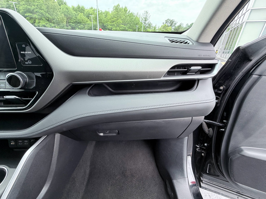 Used 2025 Toyota Highlander LE FWD image 20