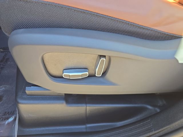 Used 2025 Land Rover Defender 110 image 30