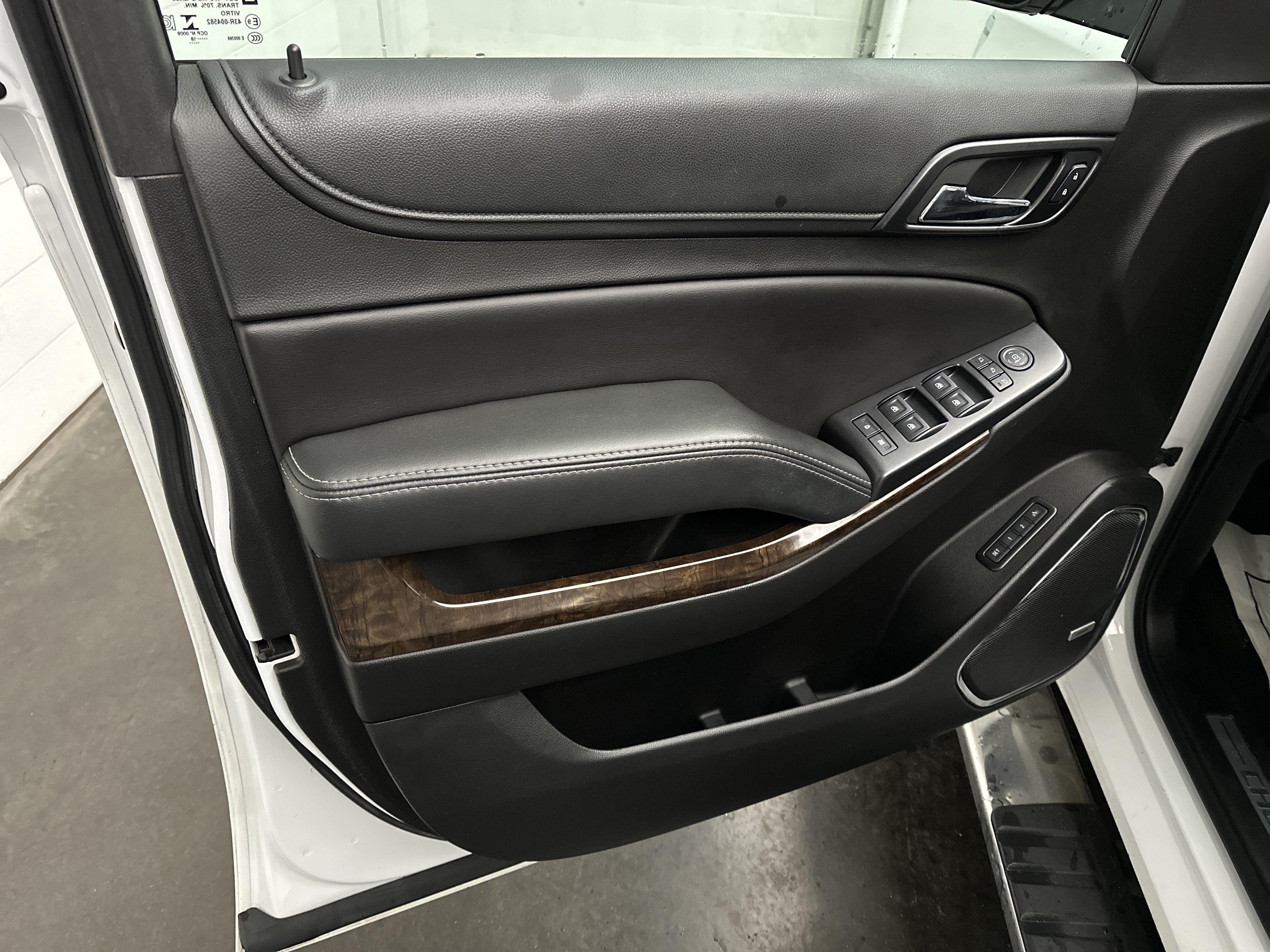 Used 2018 Chevrolet Tahoe LT w/ LT Signature Package AWD/4WD image 21