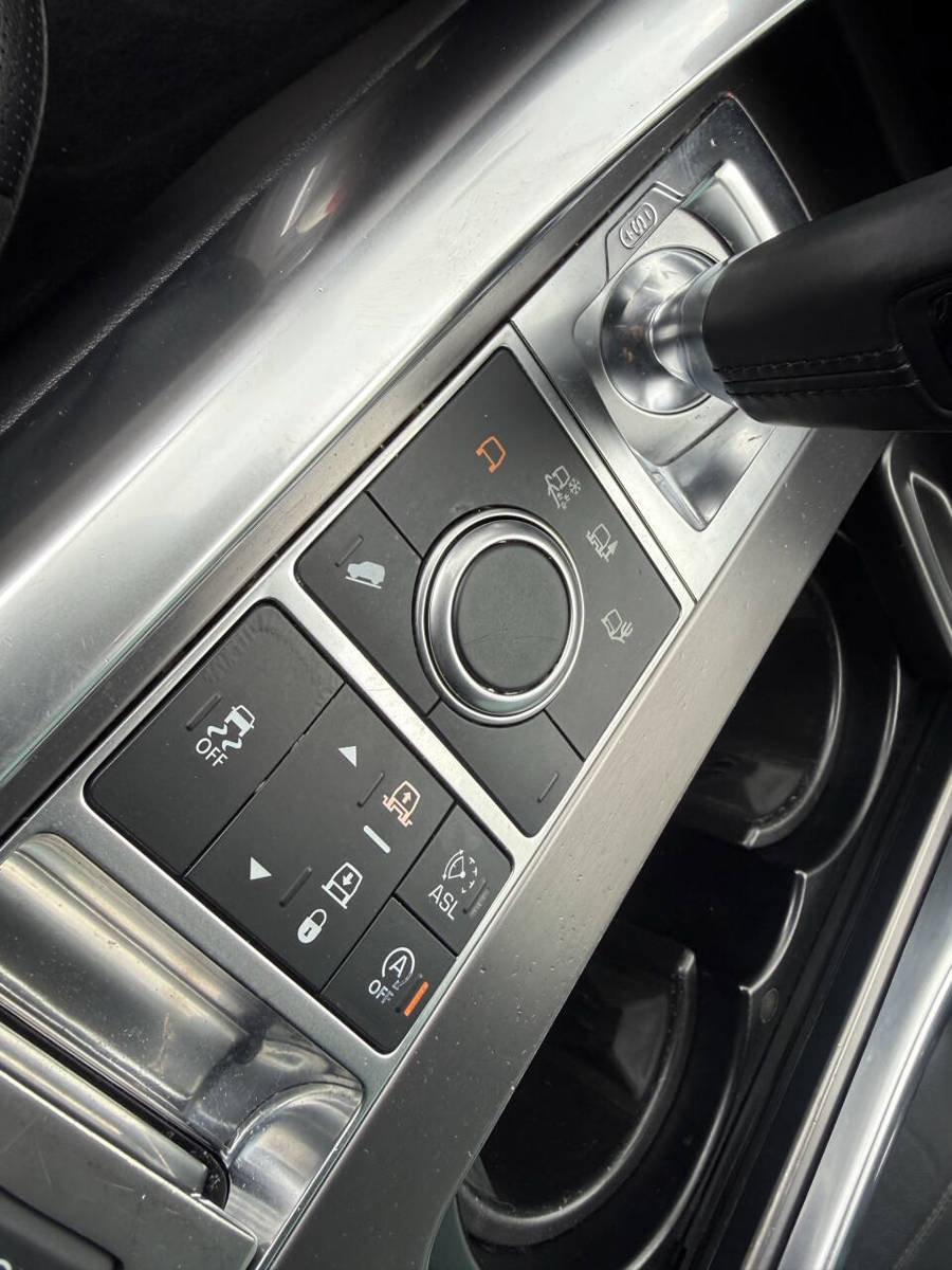 Used 2016 Land Rover Range Rover Sport SE AWD/4WD image 20