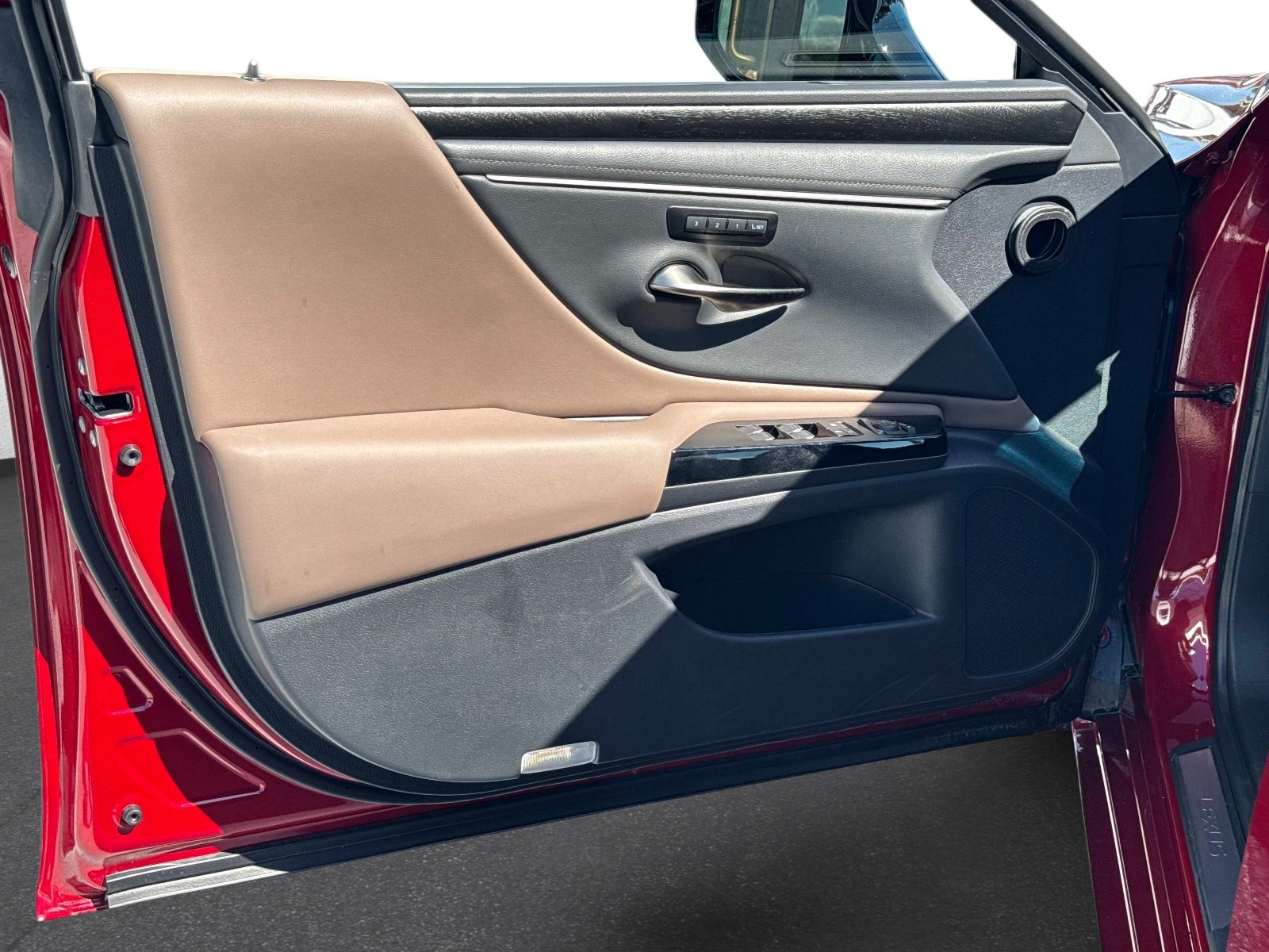 Certified 2025 Lexus ES 350 w/ Premium Package FWD image 17