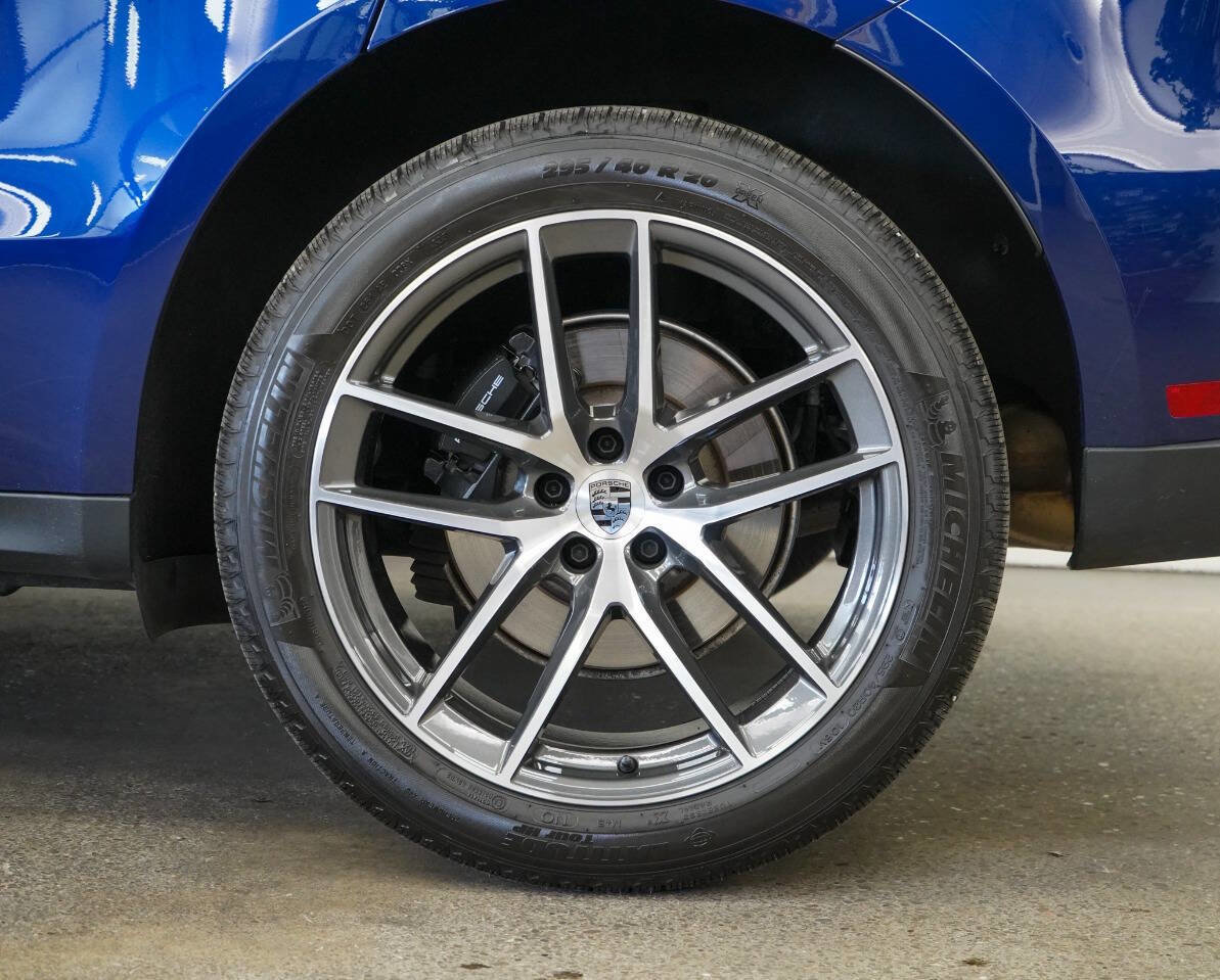 Used 2024 Porsche Macan image 12