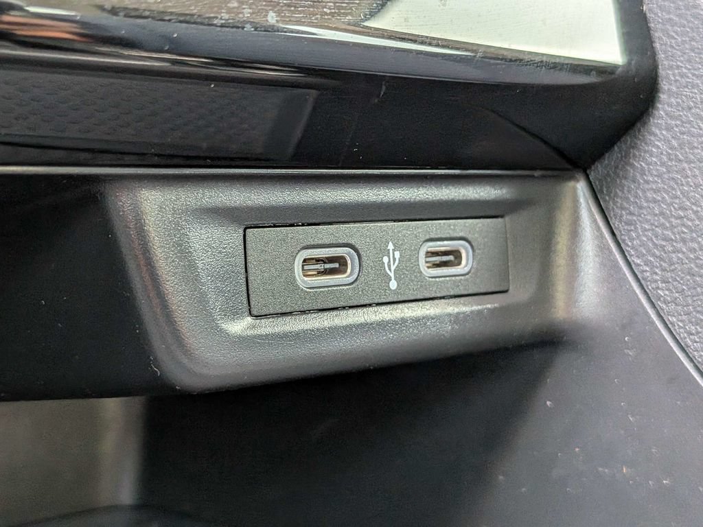 Used 2025 Volkswagen Jetta SE FWD image 21