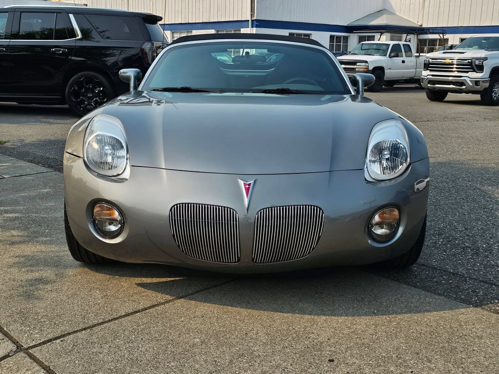Used 2006 Pontiac Solstice Convertible w/ Power Package RWD image 2