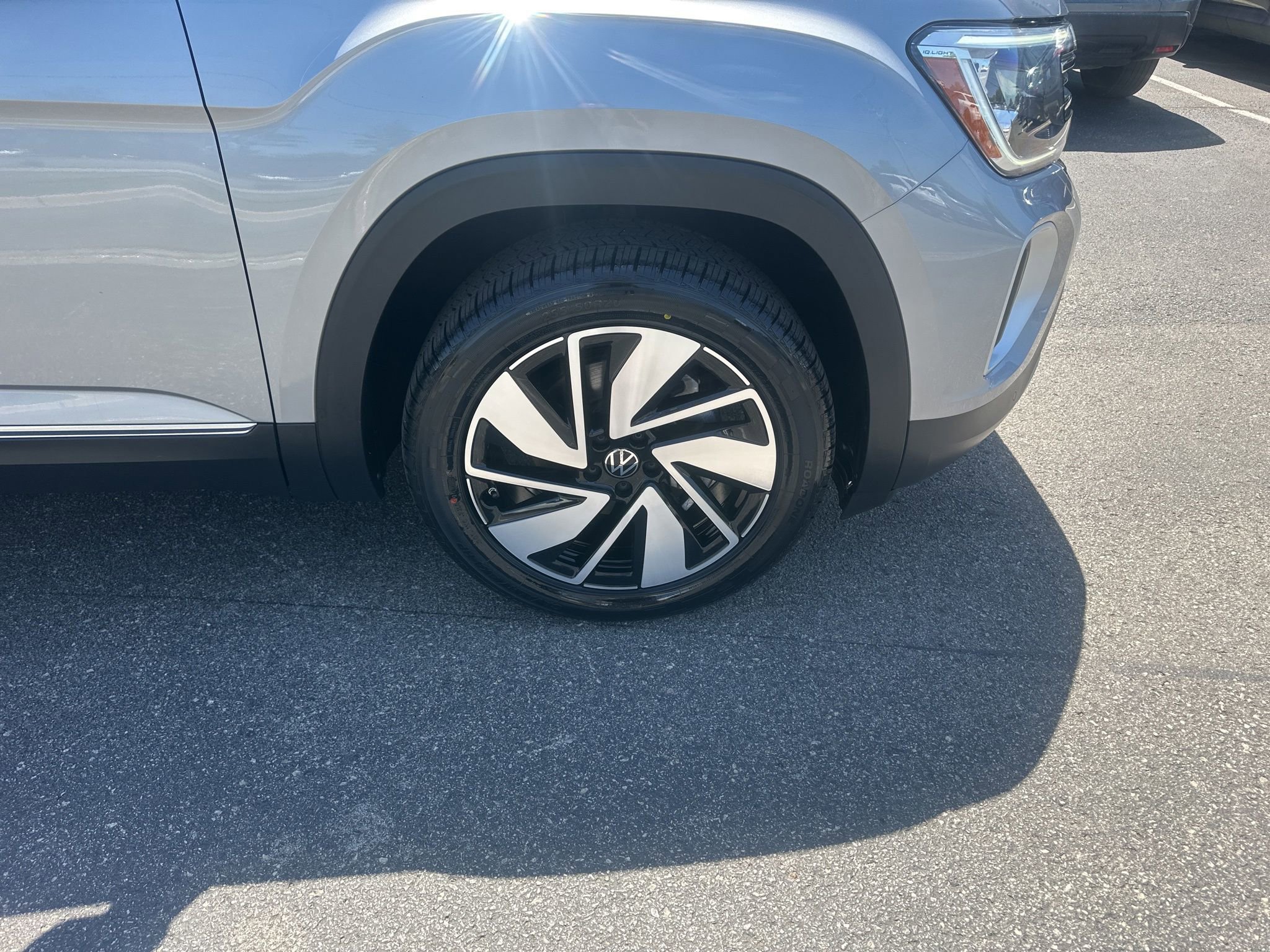 Used 2024 Volkswagen Atlas SEL AWD/4WD image 11
