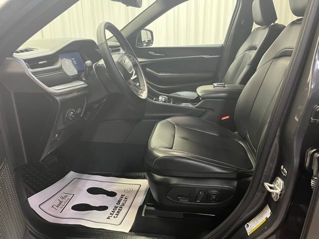 Used 2025 Jeep Grand Cherokee Limited w/ Trailer Tow Package image 4