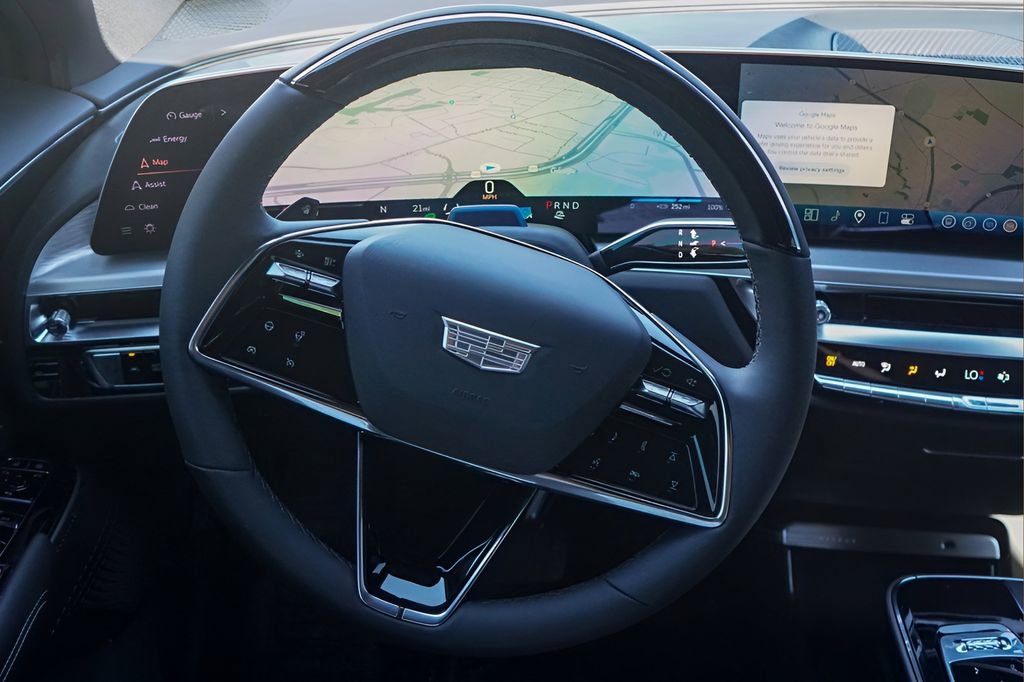 New 2026 Cadillac Lyriq Luxury w/ LPO, Floor Liner Package AWD/4WD image 23