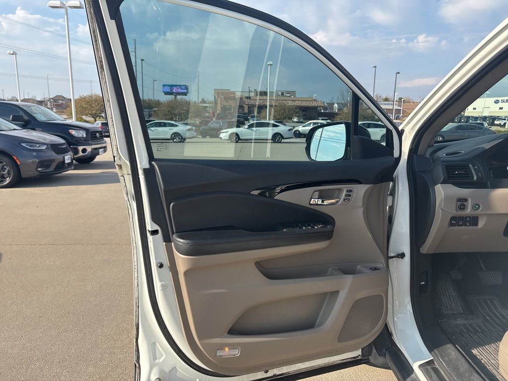 Used 2016 Honda Pilot Touring image 9