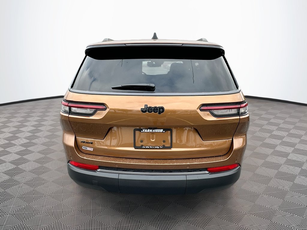 New 2026 Jeep Grand Cherokee L Limited w/ Limited Altitude Package AWD/4WD image 9