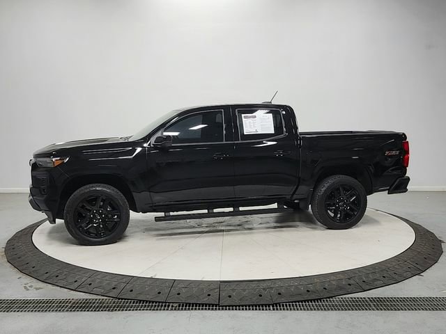 Used 2025 Chevrolet Colorado Z71 w/ Technology Package AWD/4WD image 4