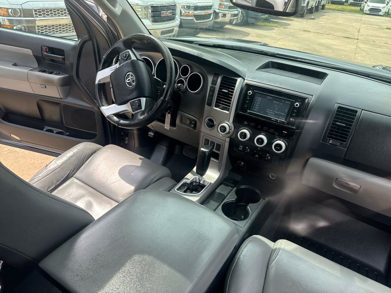 Used 2015 Toyota Sequoia SR5 w/ Premium Package AWD/4WD image 22