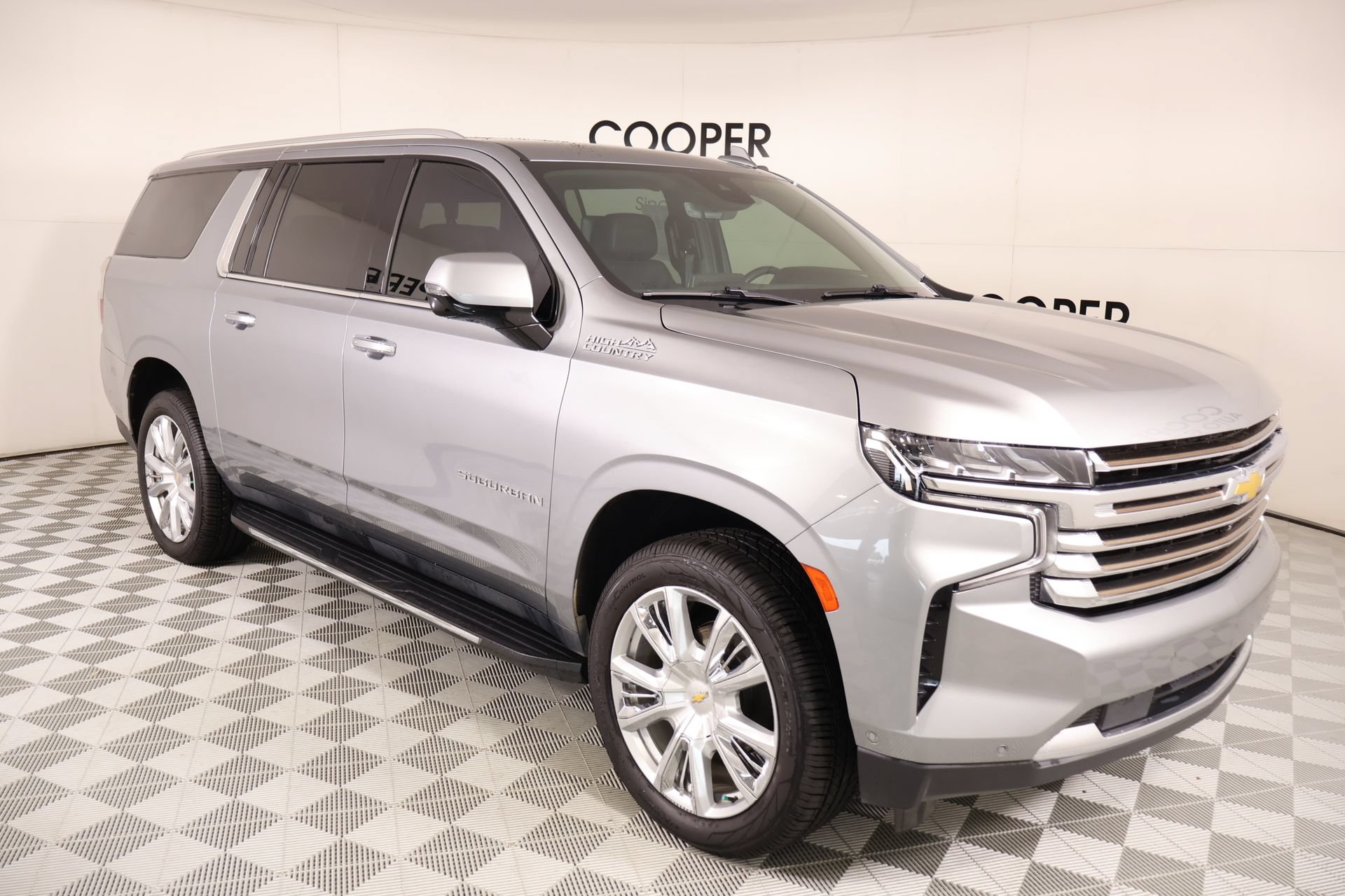 Used 2024 Chevrolet Suburban High Country w/ Advanced Technology Package AWD/4WD image 1