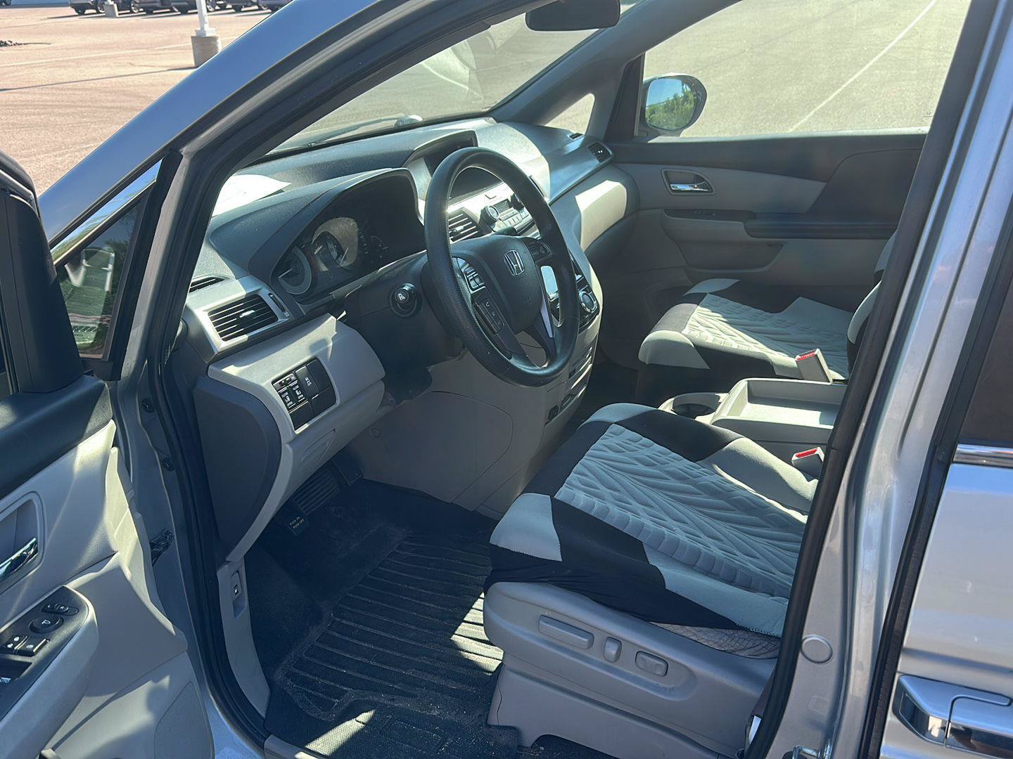 Used 2016 Honda Odyssey SE image 8