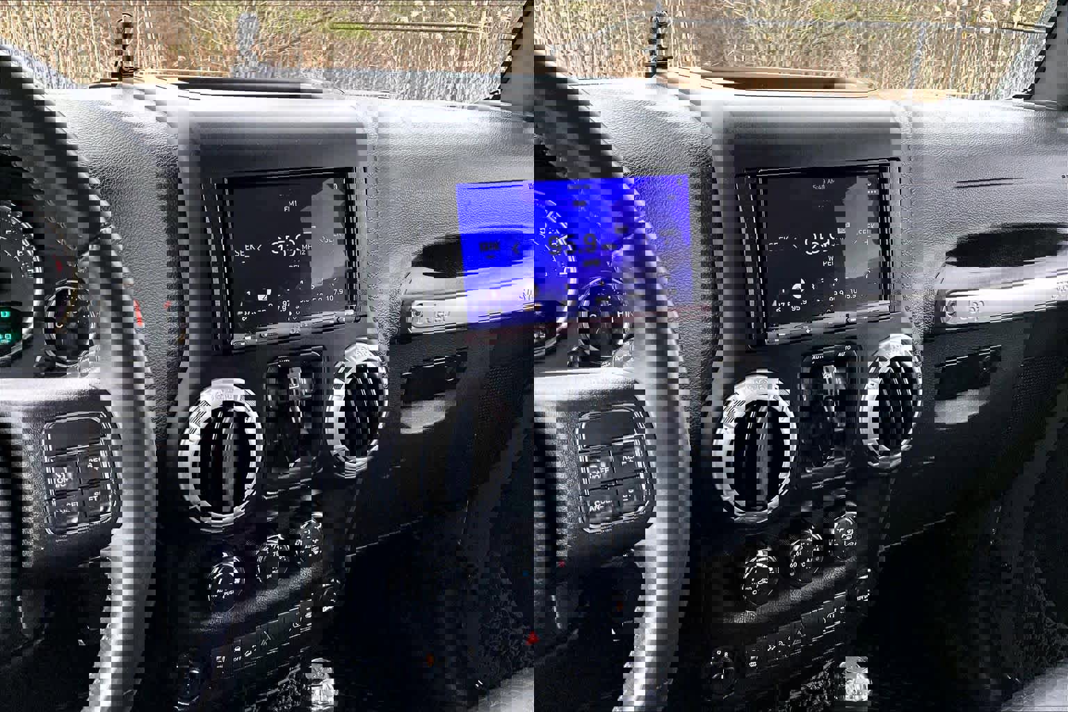 Used 2015 Jeep Wrangler Unlimited Sahara w/ Dual Top Group image 7