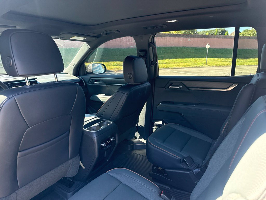 Used 2026 GMC Acadia AT4 w/ Luxury Package AWD/4WD image 21