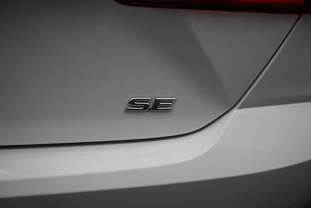 Used 2025 Toyota Camry SE FWD image 11