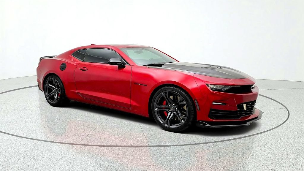 Used 2021 Chevrolet Camaro SS RWD image 3