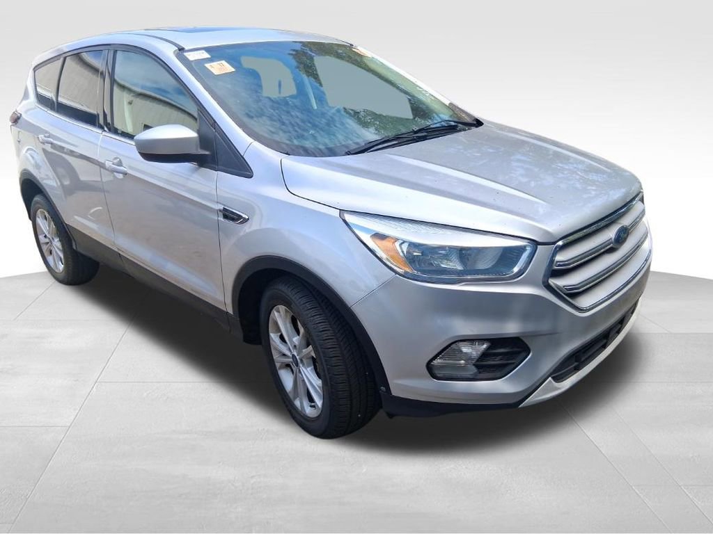 Used 2017 Ford Escape SE FWD image 2