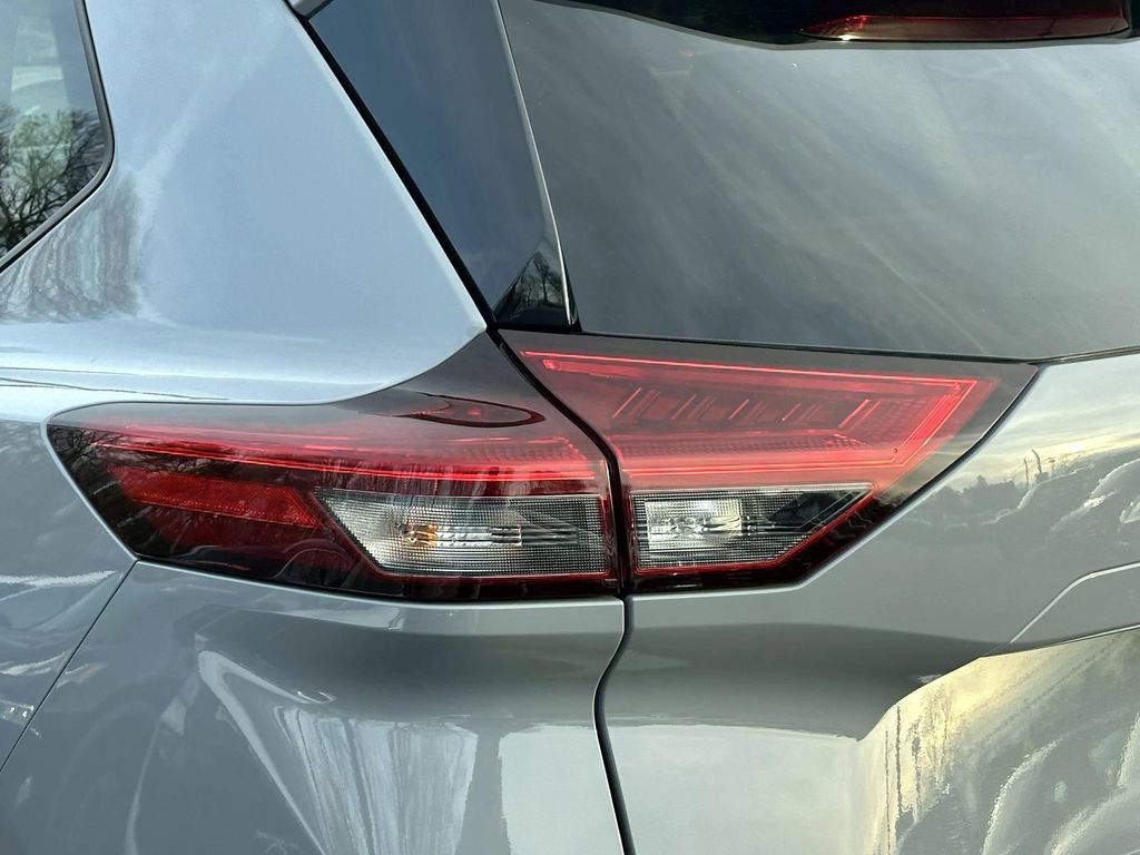 Certified 2025 Nissan Rogue Platinum w/ Tech Package image 14