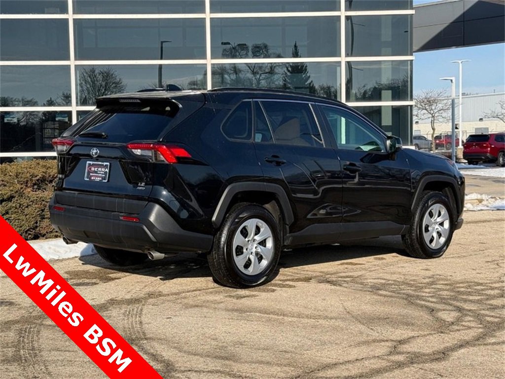 Used 2021 Toyota RAV4 LE image 3