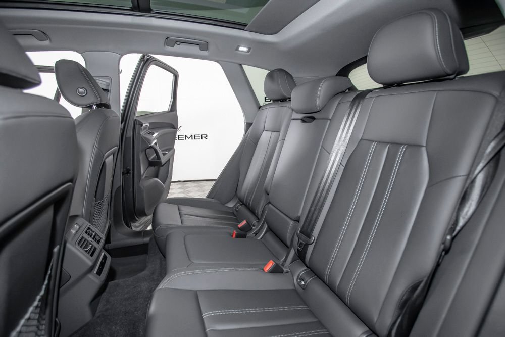 Used 2025 Audi Q5 Premium w/ Convenience Package AWD/4WD image 14