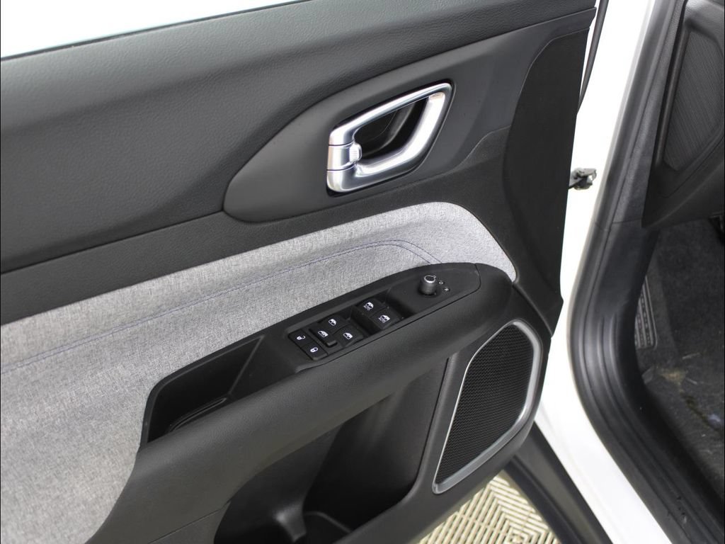 New 2025 Jeep Compass Latitude AWD/4WD image 9
