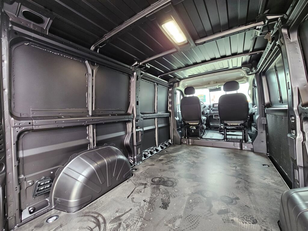 New 2025 RAM ProMaster 2500 w/ Quick Order Package 22G SLT image 15