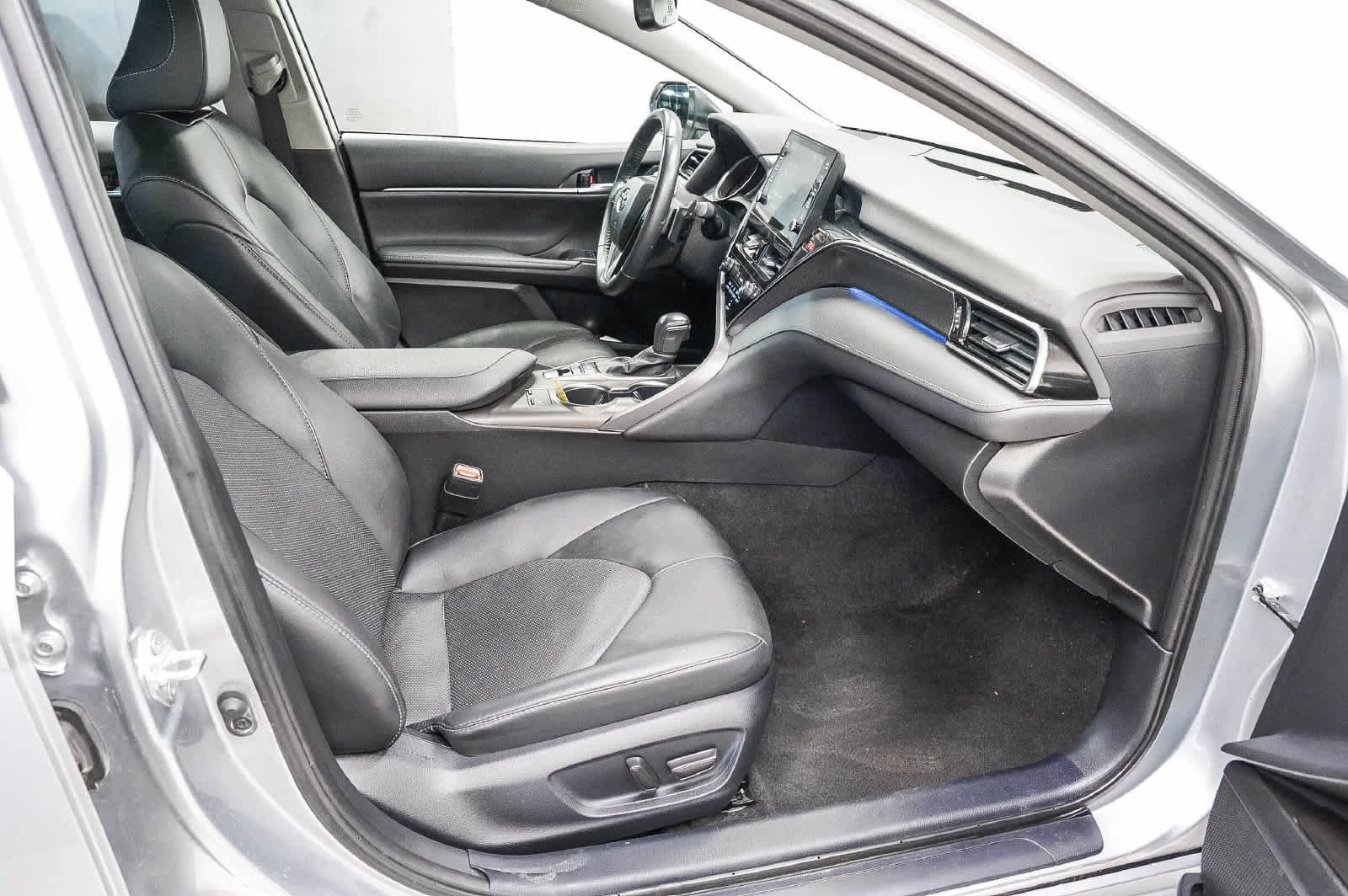 Used 2024 Toyota Camry XSE FWD image 16