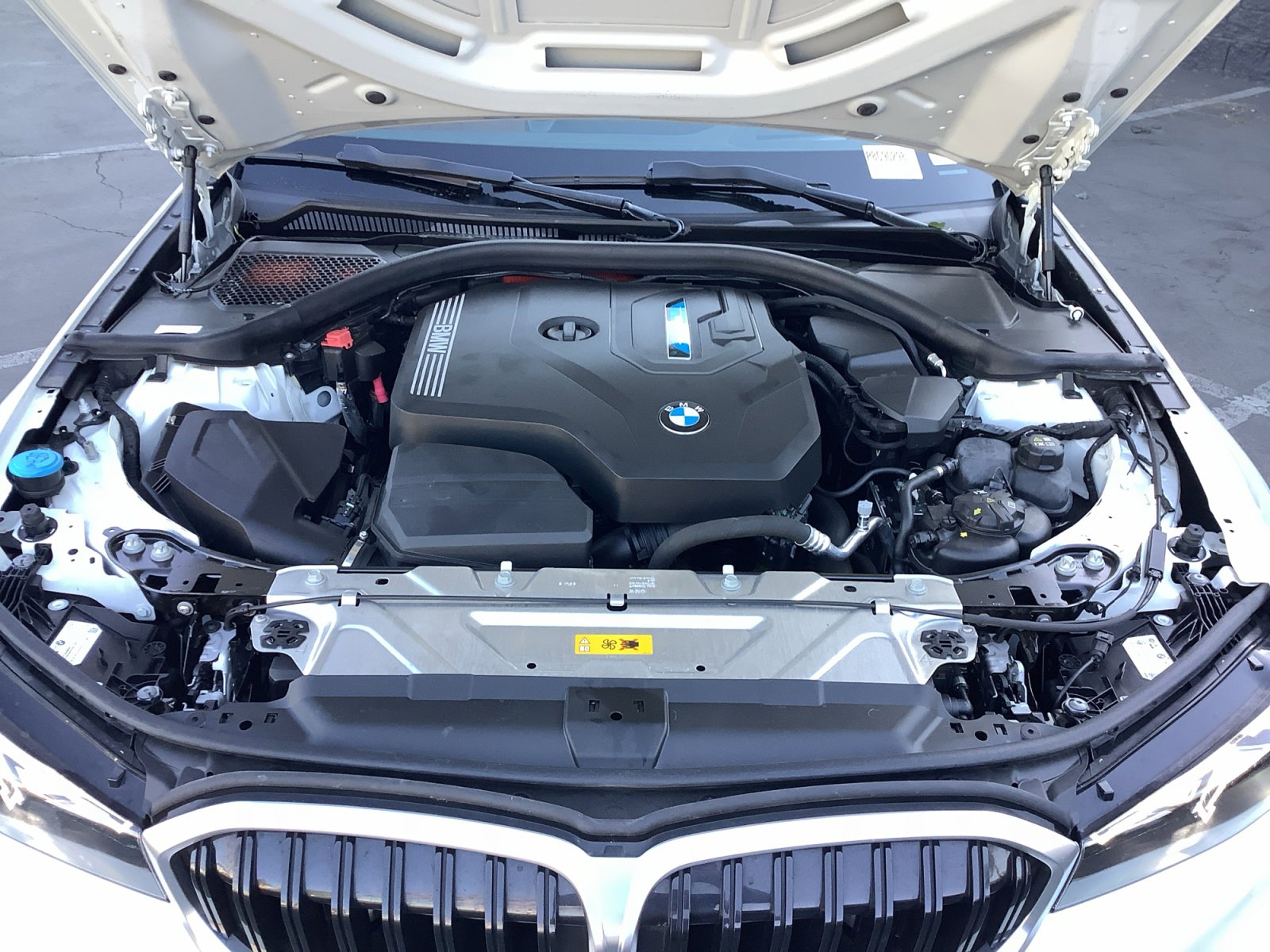 Used 2023 BMW 330e w/ Premium Package image 25