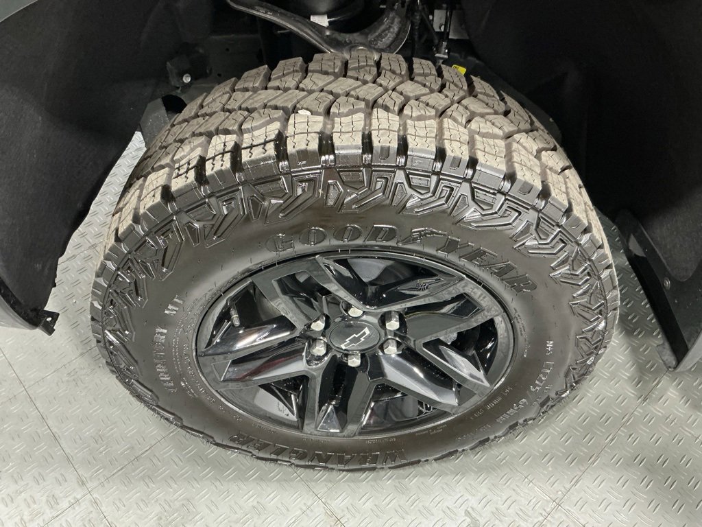 Used 2025 Chevrolet Silverado 1500 Custom Trail Boss w/ Dark Appearance Package image 44