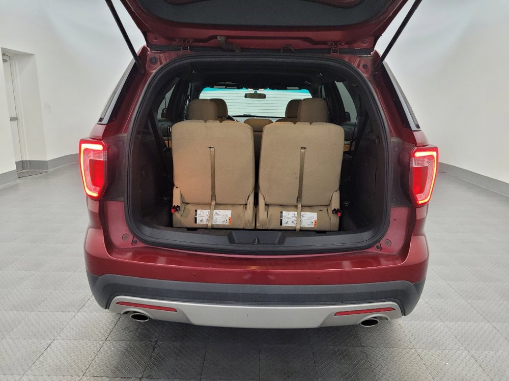 Used 2017 Ford Explorer XLT image 29