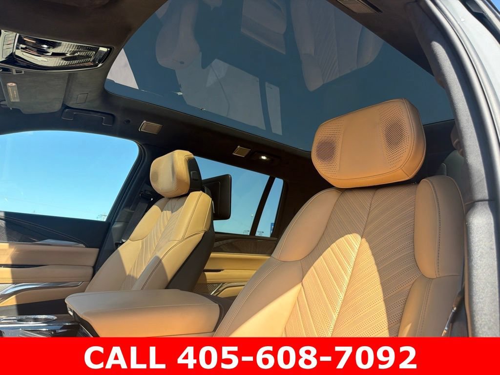 Used 2026 Cadillac Escalade IQL Sport 2 AWD/4WD image 2