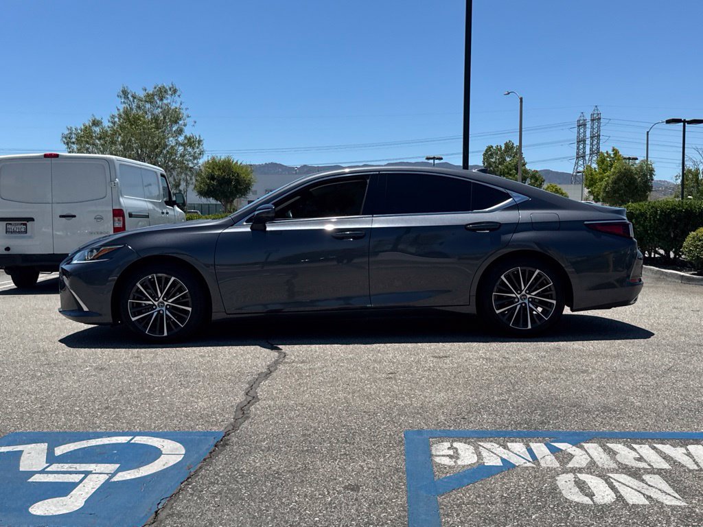 Used 2025 Lexus ES 350 w/ Premium Package FWD image 12