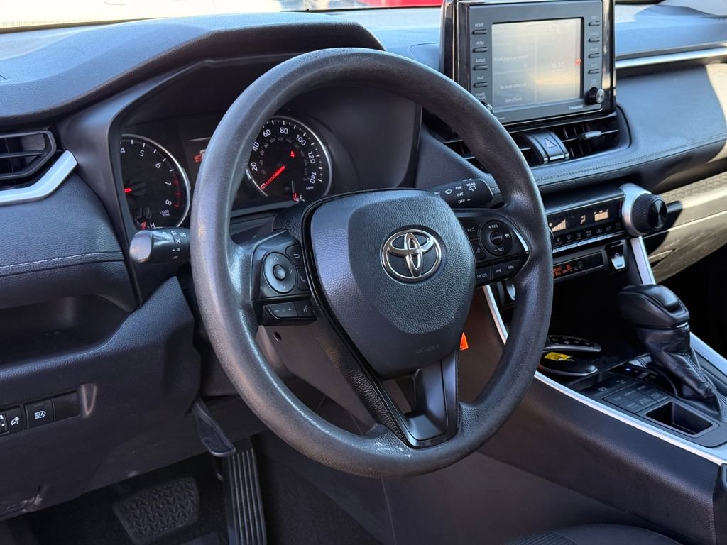 Used 2021 Toyota RAV4 LE image 27