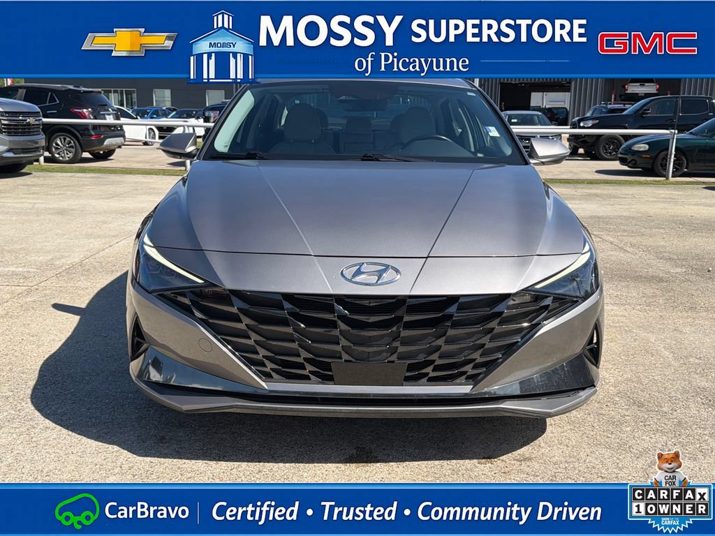 Used 2023 Hyundai Elantra Limited w/ Preferred Accessory Package FWD image 11