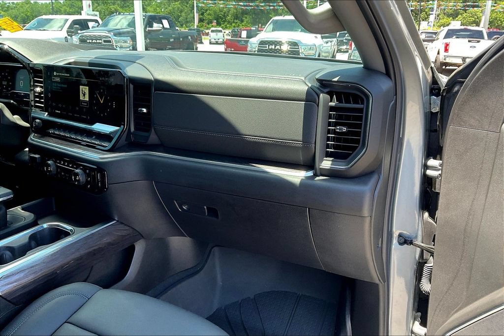 Used 2025 Chevrolet Silverado 1500 LTZ AWD/4WD image 17