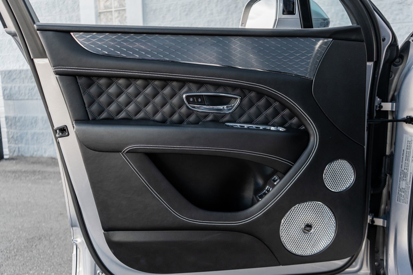 Certified 2022 Bentley Bentayga image 21