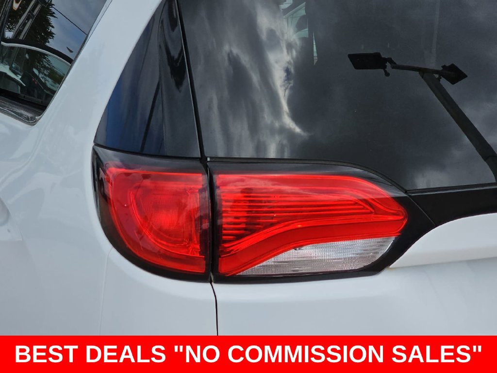 Used 2018 Chrysler Pacifica Touring-L FWD image 41