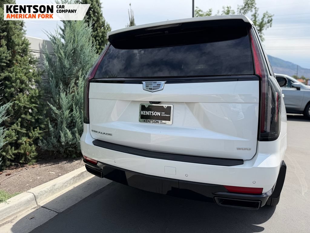 Used 2024 Cadillac Escalade Sport w/ LPO, Floor Liner Package AWD/4WD image 39